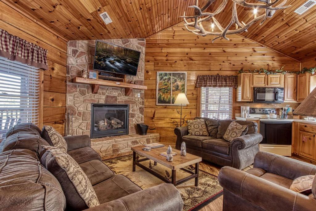 The Nut House, Hot Tub, Game Room, Wifi, 1089 Free Tickets Each Paid Day, Dollywood And More! พิเจนฟอร์จ ภายนอก รูปภาพ
