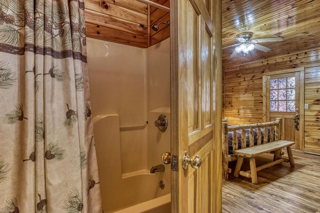 The Nut House, Hot Tub, Game Room, Wifi, 1089 Free Tickets Each Paid Day, Dollywood And More! พิเจนฟอร์จ ภายนอก รูปภาพ