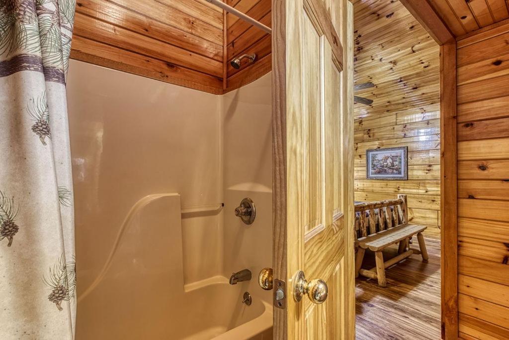 The Nut House, Hot Tub, Game Room, Wifi, 1089 Free Tickets Each Paid Day, Dollywood And More! พิเจนฟอร์จ ภายนอก รูปภาพ