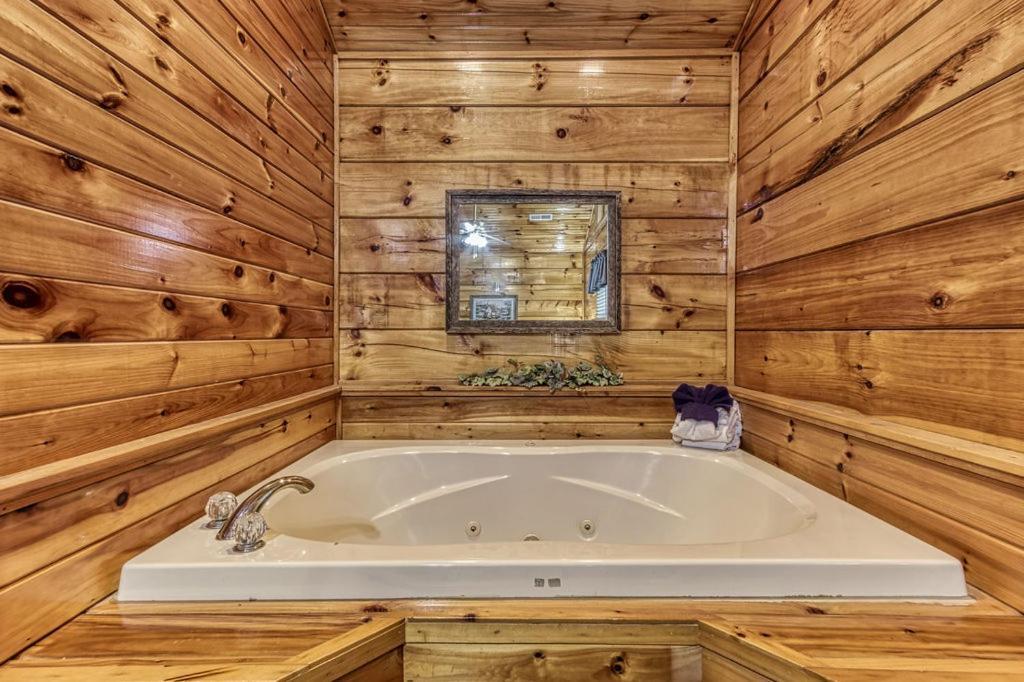 The Nut House, Hot Tub, Game Room, Wifi, 1089 Free Tickets Each Paid Day, Dollywood And More! พิเจนฟอร์จ ภายนอก รูปภาพ