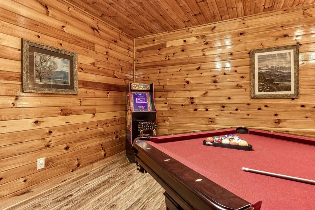 The Nut House, Hot Tub, Game Room, Wifi, 1089 Free Tickets Each Paid Day, Dollywood And More! พิเจนฟอร์จ ภายนอก รูปภาพ